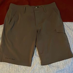 Short Oakley , grey color, size 34